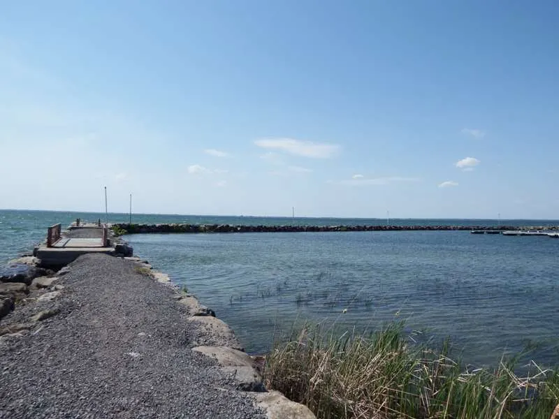 Le quai et le lac Saint-François