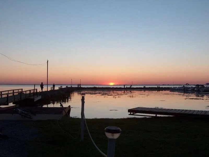 Le quai au coucher du soleil